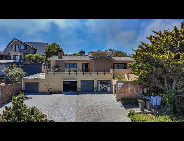 7 BEDROOM HOUSE FOR SALE IN DANA BAY